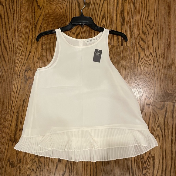 Abercrombie Women’s XS - White Chiffon Tank Blouse with Pleating - NWT - Picture 1 of 3